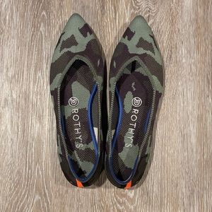 NWOT Rothy’s Pointed Toe Camo Flats